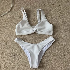 NWOT White Cheeky Twist bikini
